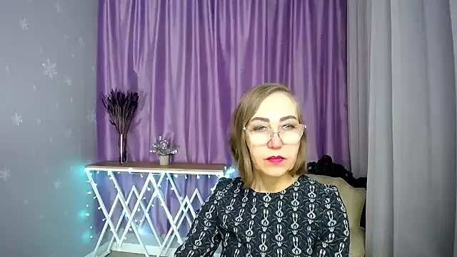 queen a n i online show from April 13, 7:25 am