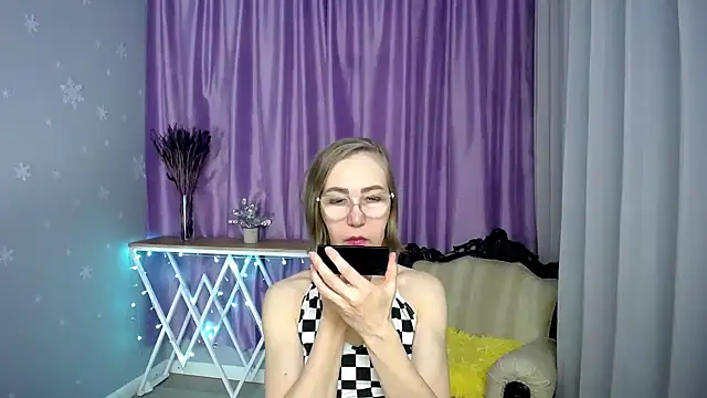 queen a n i online show from April 14, 8:31 am