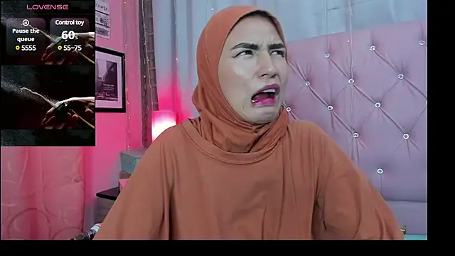 Snapshot of DarshaKhemu chatting on February 6, 1:05 am DarshaKhemu online show from February 6, 1:05 am