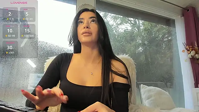 Snapshot of Naila18 chatting on October 8, 7:50 am Naila18 online show from October 8, 7:50 am