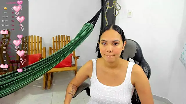 Snapshot of carolina__lys chatting on January 14, 1:47 am carolina lys online show from January 14, 1:47 am