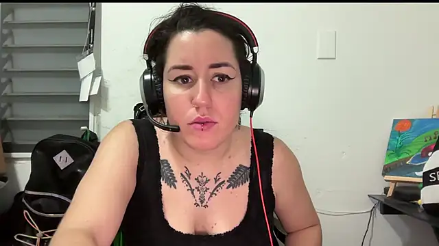 Snapshot of poppergirl69 chatting on December 9, 3:29 am poppergirl69 online show from December 9, 3:29 am