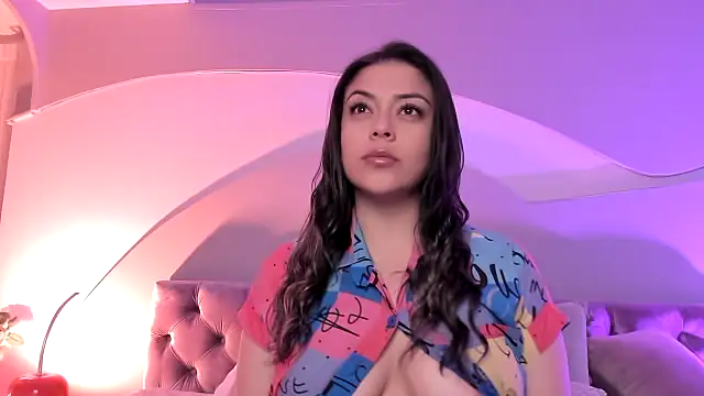Nicolle W online show from January 28, 11:49 am