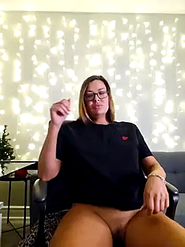 RebeccaXO  online show from December 13, 3:27 am