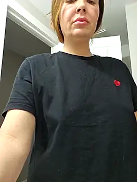 RebeccaXO  online show from March 11, 1:05 am