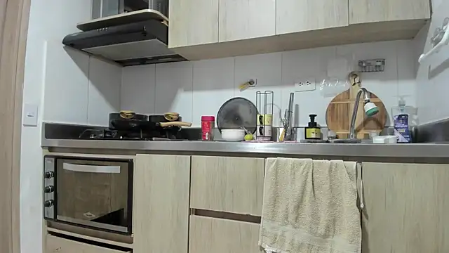 susy angel online show from November 4, 11:37 pm