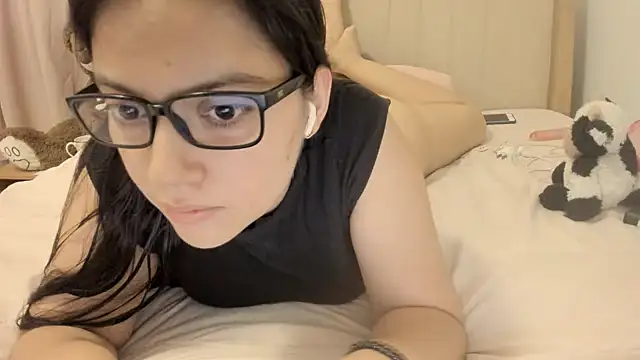 Snapshot of roniewester chatting on October 7, 10:51 pm roniewester online show from October 7, 10:51 pm