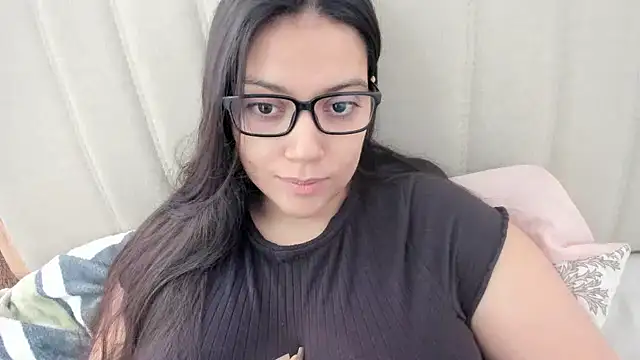 Snapshot of roniewester chatting on October 8, 12:03 pm roniewester online show from October 8, 12:03 pm