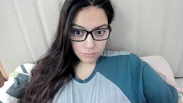 Snapshot of roniewester chatting on October 13, 12:38 pm roniewester online show from October 13, 12:38 pm