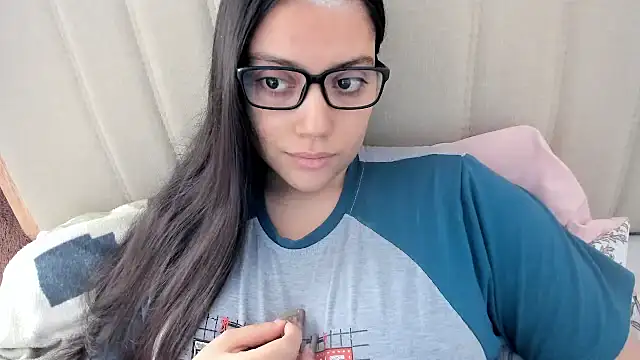 Snapshot of roniewester chatting on October 14, 2:40 pm roniewester online show from October 14, 2:40 pm