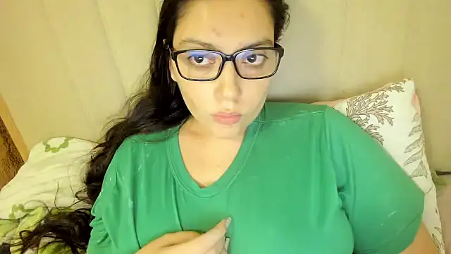 Snapshot of roniewester chatting on October 30, 1:51 am roniewester online show from October 30, 1:51 am