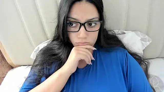 Snapshot of roniewester chatting on November 5, 2:39 pm roniewester online show from November 5, 2:39 pm