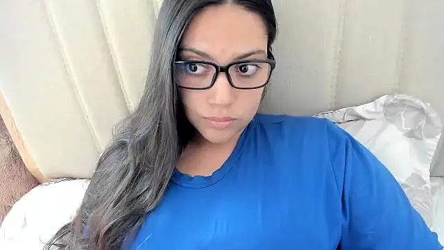 Snapshot of roniewester chatting on November 6, 3:02 pm roniewester online show from November 6, 3:02 pm