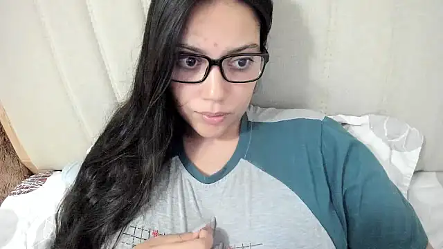 Snapshot of roniewester chatting on November 7, 5:18 am roniewester online show from November 7, 5:18 am