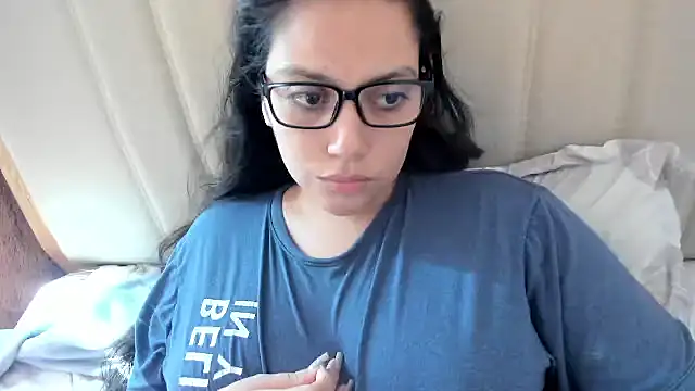 Snapshot of roniewester chatting on November 9, 2:15 pm roniewester online show from November 9, 2:15 pm