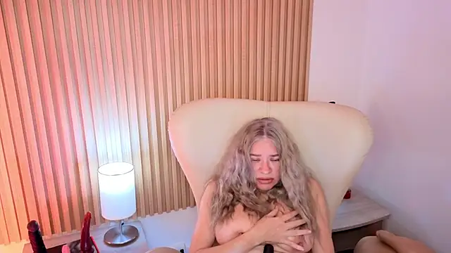 MarianL0ve online show from October 14, 10:49 am