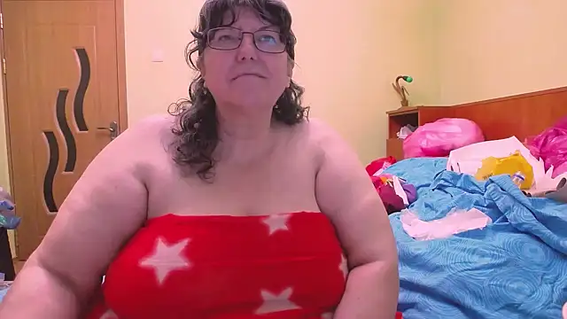 HugeTits online show from December 3, 1:35 am