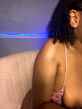 Snapshot of EatSweetMolly chatting on November 9, 3:05 am EatSweetMolly online show from November 9, 3:05 am