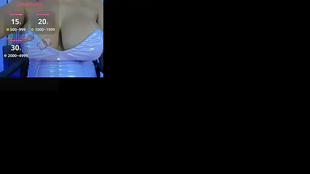 Snapshot of LeahJones_ chatting on January 28, 11:07 pm LeahJones online show from January 28, 11:07 pm