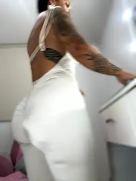 Snapshot of lau_ass_goddess chatting on November 14, 2:21 am lau ass goddess online show from November 14, 2:21 am