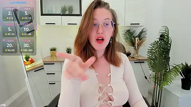 Charmy Gracy online show from April 21, 11:38 am