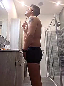 Snapshot of kekko-1982 chatting on November 18, 8:08 am kekko-1982 online show from November 18, 8:08 am