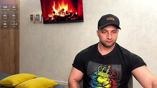 Snapshot of michaelbradleu chatting on April 25, 8:28 pm michaelbradleu online show from April 25, 8:28 pm