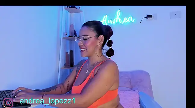 andrea lopezz  online show from December 7, 5:15 am