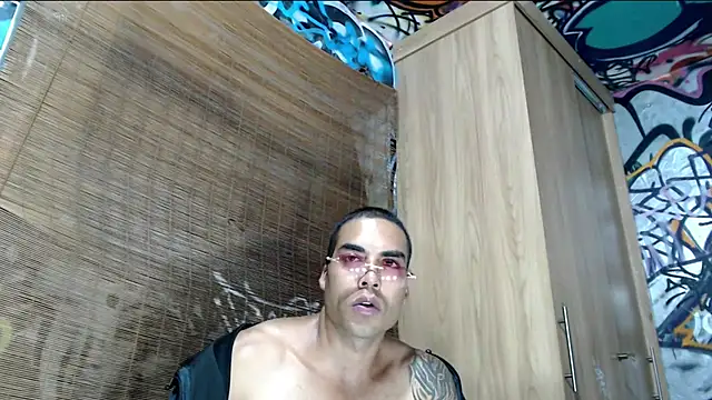 Snapshot of Justin_Frank chatting on October 14, 12:00 am Justin Frank online show from October 14, 12:00 am