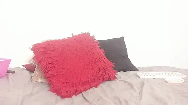 Snapshot of anenchantedtale chatting on December 13, 12:39 pm anenchantedtale online show from December 13, 12:39 pm