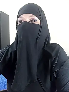 Snapshot of evelyn__salah chatting on July 18, 2:38 am evelyn salah online show from July 18, 2:38 am