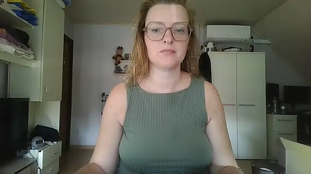 LiquidLeonie online show from May 27, 7:16 am