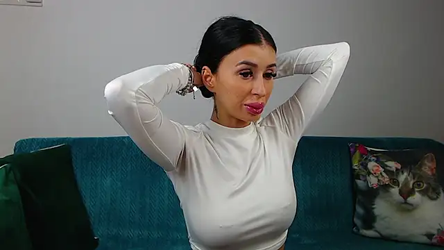 SaraDaisy online show from November 30, 3:27 pm