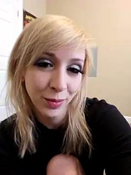 AmethystFoxx online show from April 4, 5:21 pm