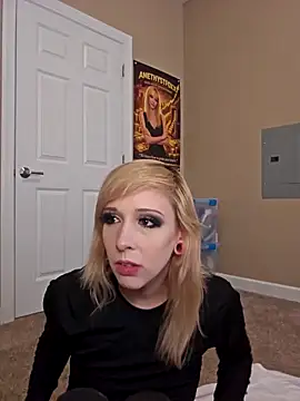 AmethystFoxx online show from April 11, 6:23 pm