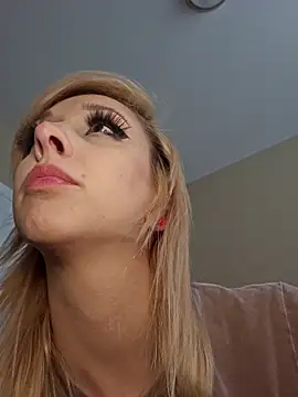 Snapshot of AmethystFoxx chatting on April 17, 6:00 pm AmethystFoxx online show from April 17, 6:00 pm
