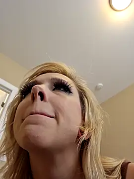 Snapshot of AmethystFoxx chatting on April 26, 6:16 pm AmethystFoxx online show from April 26, 6:16 pm
