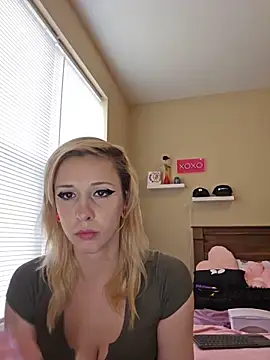 Snapshot of AmethystFoxx chatting on May 25, 6:25 pm AmethystFoxx online show from May 25, 6:25 pm
