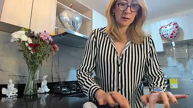 ashleymilf 1 online show from February 20, 6:24 pm