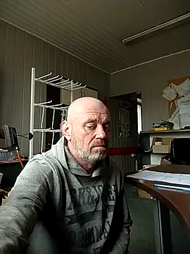 Snapshot of wilkalfa chatting on April 3, 10:24 am wilkalfa online show from April 3, 10:24 am