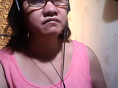 sweetsosie18 online show from February 5, 8:30 am