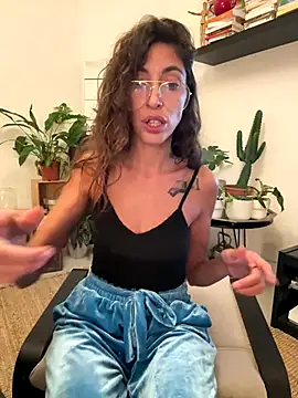 Snapshot of amanilouve chatting on October 13, 9:15 pm amanilouve online show from October 13, 9:15 pm