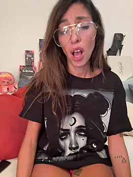 Snapshot of amanilouve chatting on October 19, 8:53 pm amanilouve online show from October 19, 8:53 pm