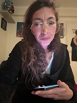 Snapshot of amanilouve chatting on November 9, 8:45 am amanilouve online show from November 9, 8:45 am