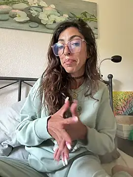 amanilouve online show from April 17, 7:22 am