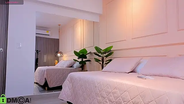 Snapshot of ROSE__15 chatting on November 11, 11:21 am ROSE 15 online show from November 11, 11:21 am