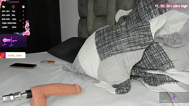 Snapshot of emily_fox1 chatting on February 3, 10:31 am emily fox1 online show from February 3, 10:31 am