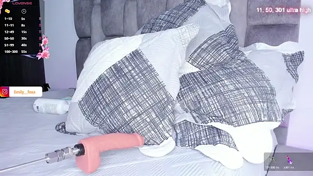 Snapshot of emily_fox1 chatting on February 16, 10:55 am emily fox1 online show from February 16, 10:55 am