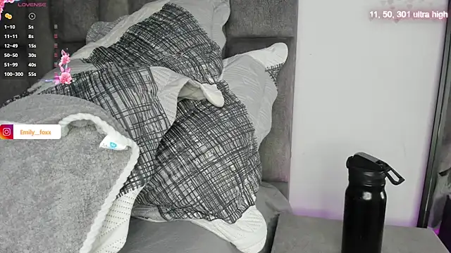 Snapshot of emily_fox1 chatting on March 2, 10:33 am emily fox1 online show from March 2, 10:33 am