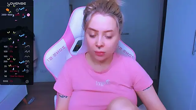 MonaLauu online show from February 6, 2:22 am